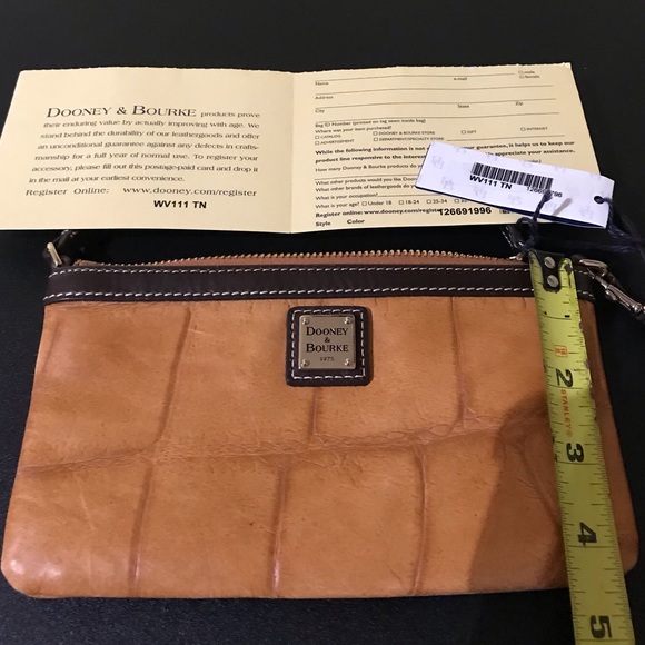 💕SOLD💕Dooney & Bourke Wristlet - Picture 7 of 8